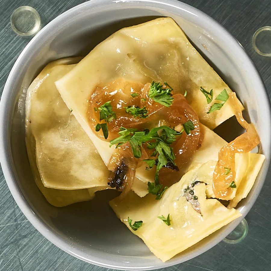 Mini-Maultäschle mit Röstzwiebeln